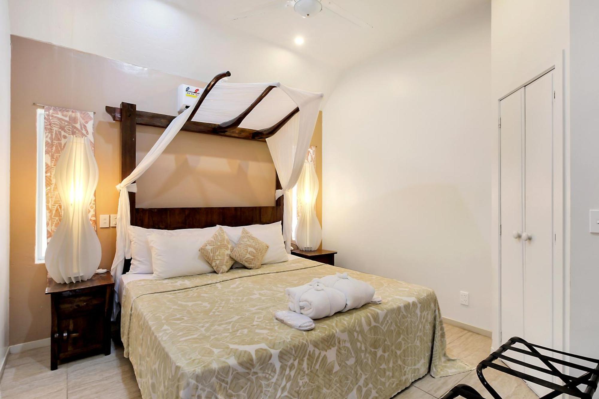 Crown Beach Resort & Spa (Adults Only) Раратонга Экстерьер фото