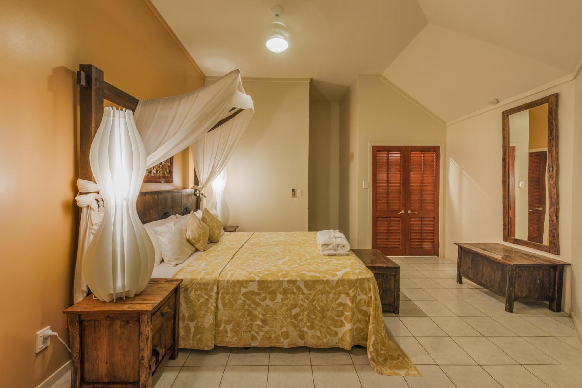 Crown Beach Resort & Spa (Adults Only) Раратонга Экстерьер фото
