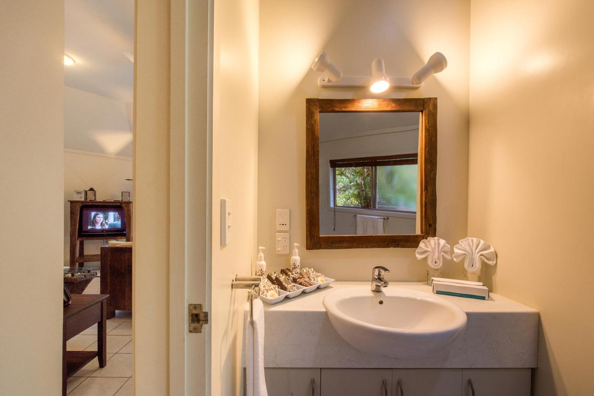 Crown Beach Resort & Spa (Adults Only) Раратонга Экстерьер фото