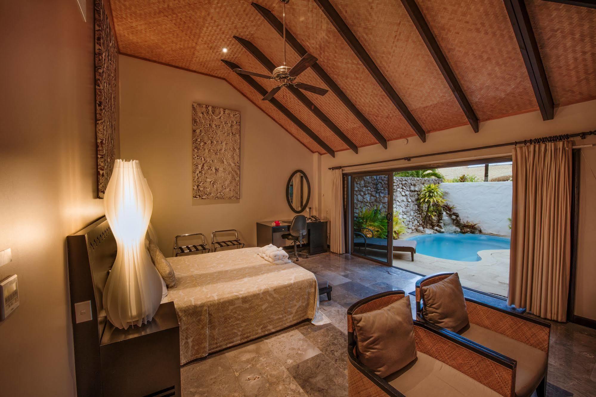 Crown Beach Resort & Spa (Adults Only) Раратонга Экстерьер фото